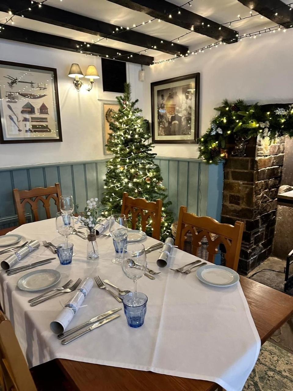 Blue Ball Inn, Sandygate, Exeter Clyst Saint Mary Екстериор снимка
